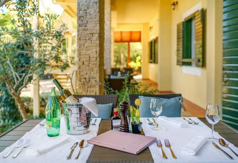 펜션 Cozy Park View Room With Breakfast Included