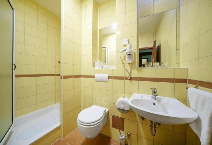 펜션 Cozy Park View Room With Breakfast Included