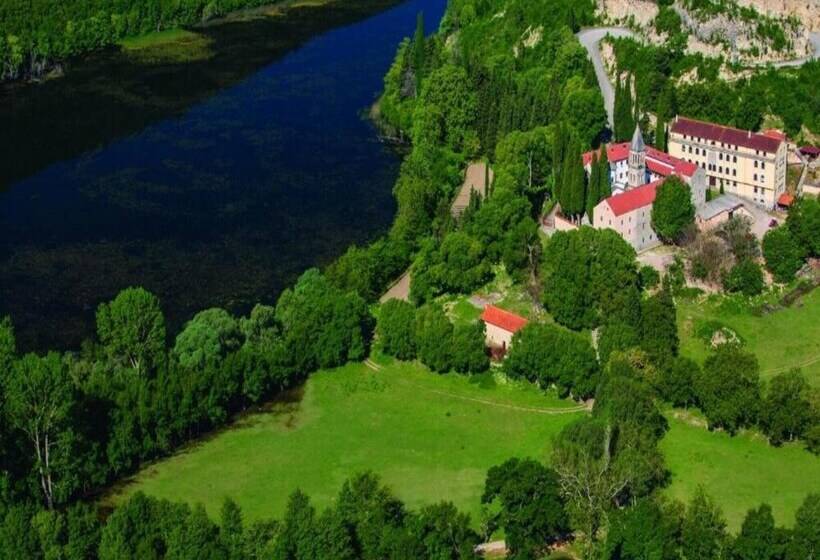 بنسيون Delightful Park View Room With Breakfast Included
