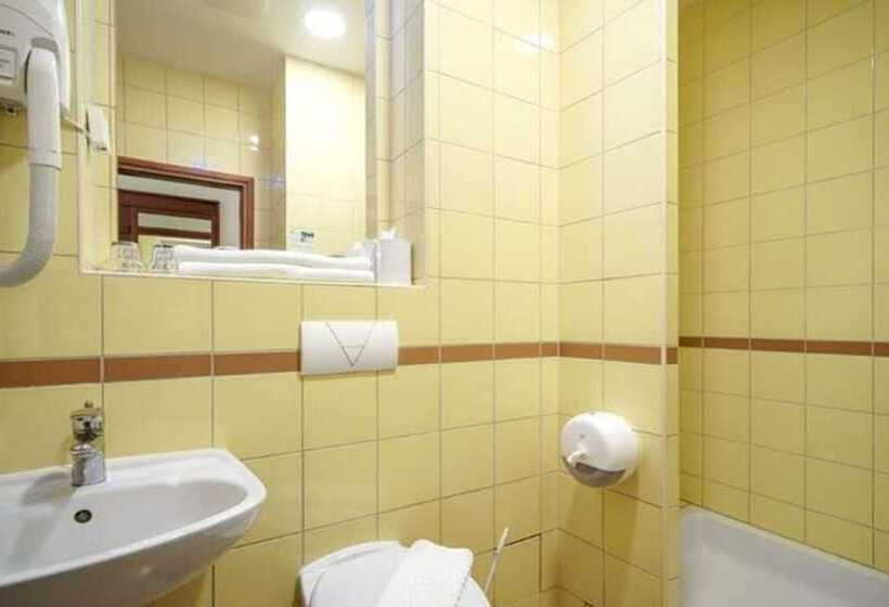 بنسيون Delightful Park View Room With Breakfast Included