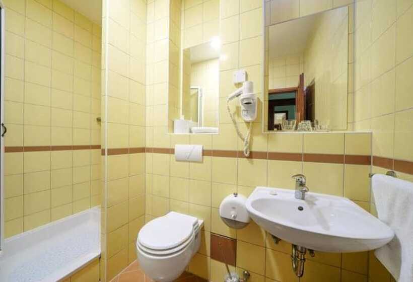 بنسيون Delightful Park View Room With Breakfast Included