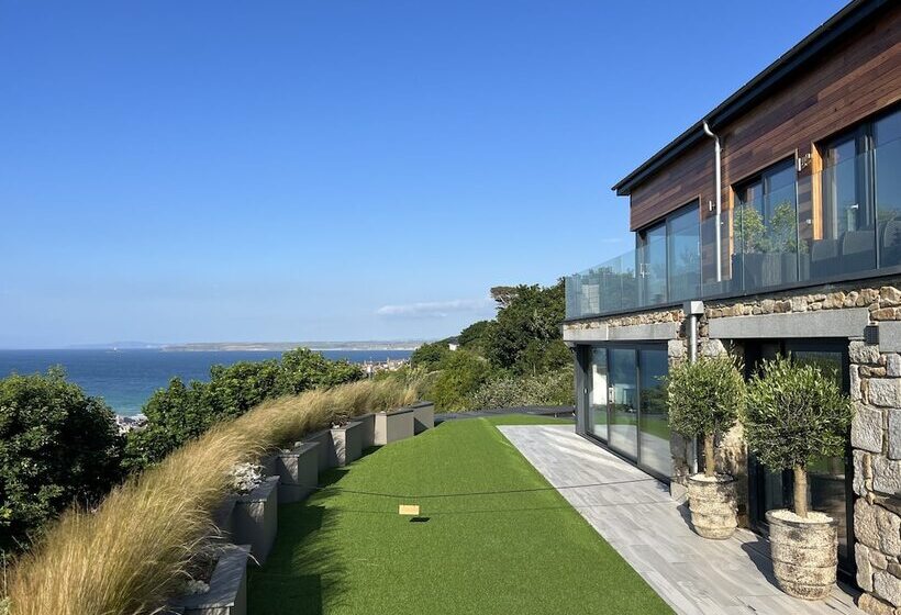 بنسيون Uno   St Ives