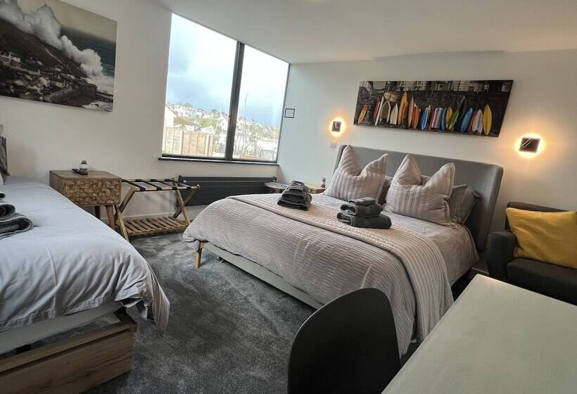 بنسيون Uno   St Ives