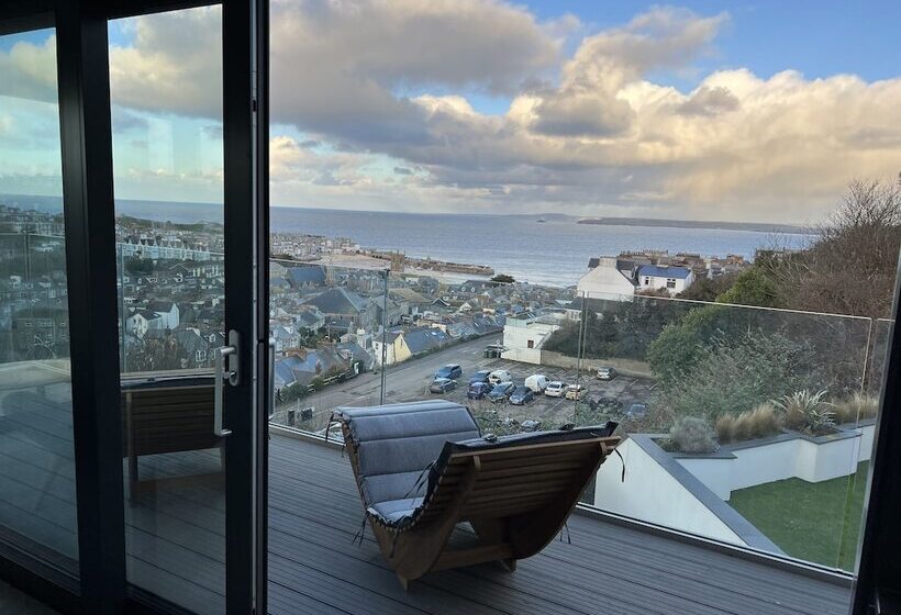 بنسيون Uno   St Ives