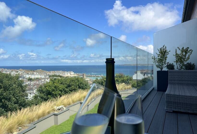 بنسيون Uno   St Ives