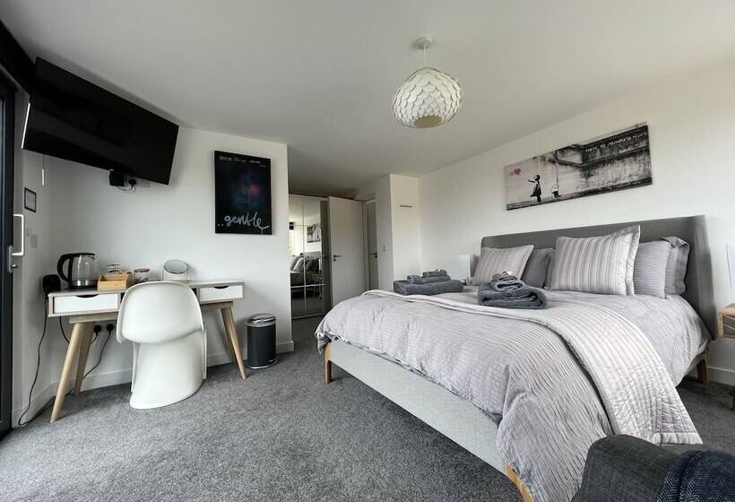 بنسيون Uno   St Ives