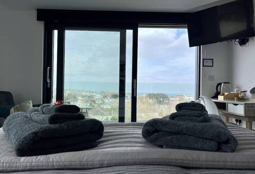 بنسيون Uno   St Ives