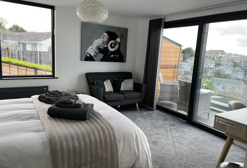 بنسيون Uno   St Ives