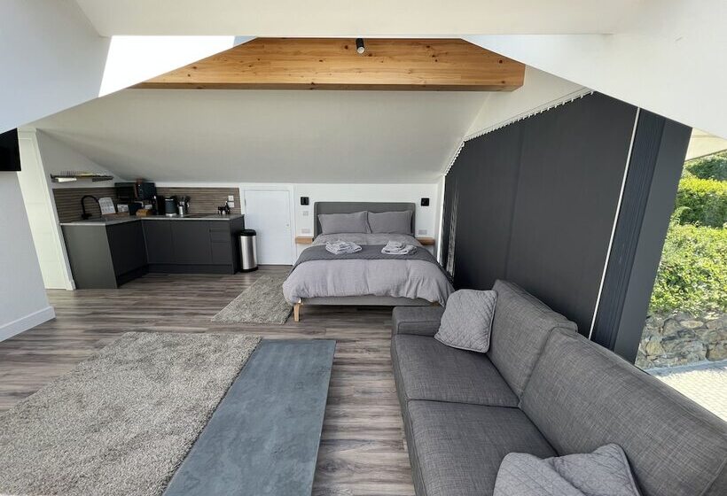 بنسيون Uno   St Ives