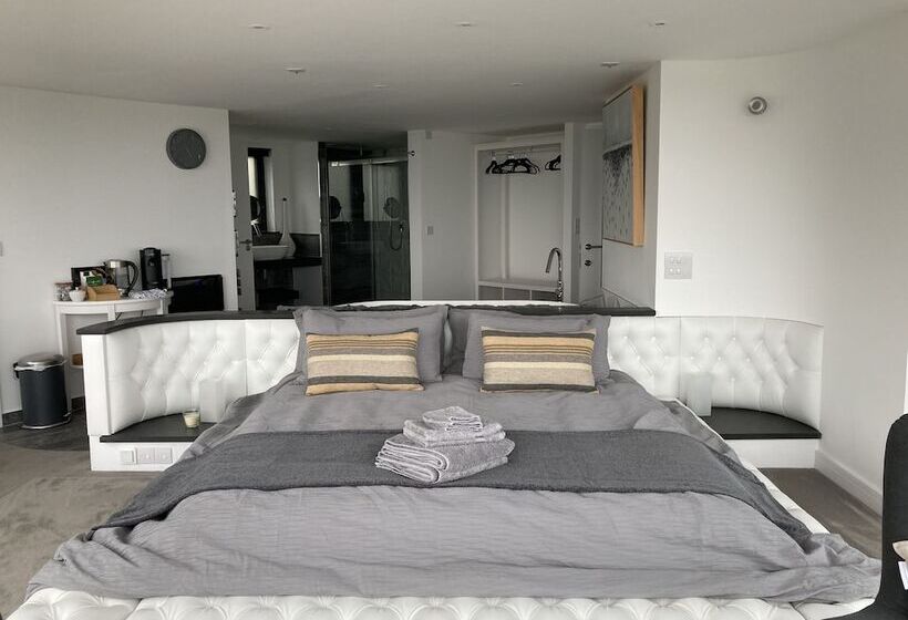 بنسيون Uno   St Ives