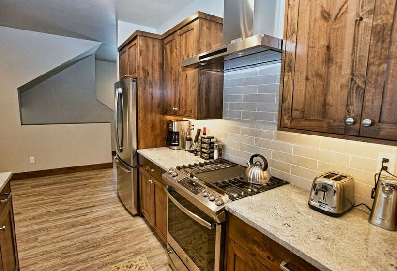 Silverpine Hideaway By Casago Mccall  Donerightmanagement