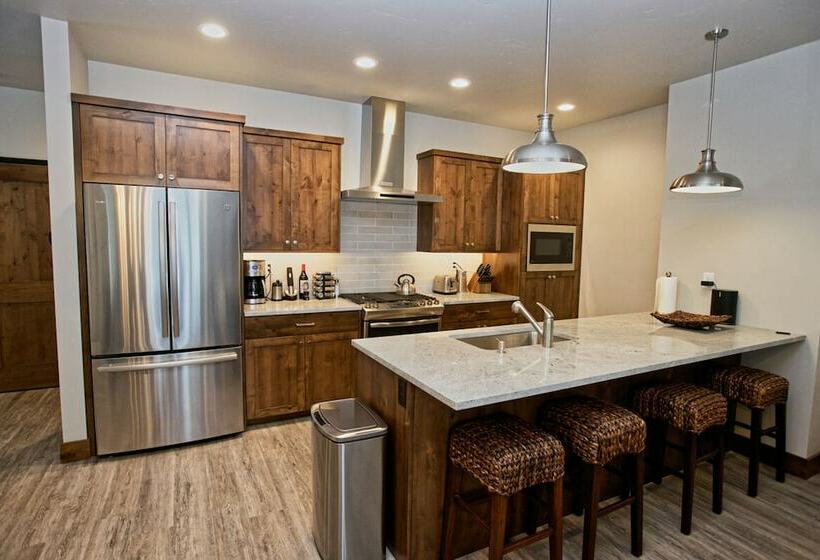 Silverpine Hideaway By Casago Mccall  Donerightmanagement