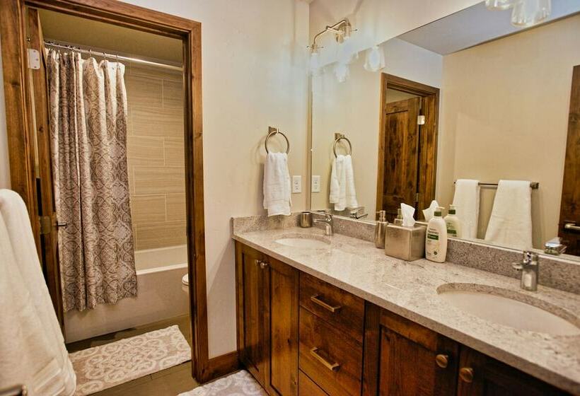 Silverpine Hideaway By Casago Mccall  Donerightmanagement