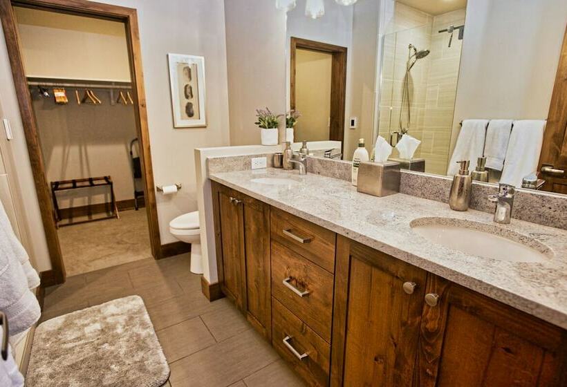 Silverpine Hideaway By Casago Mccall  Donerightmanagement