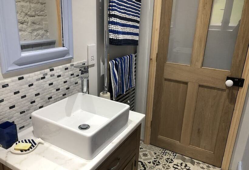 Stone Cottages With Garden And Parking