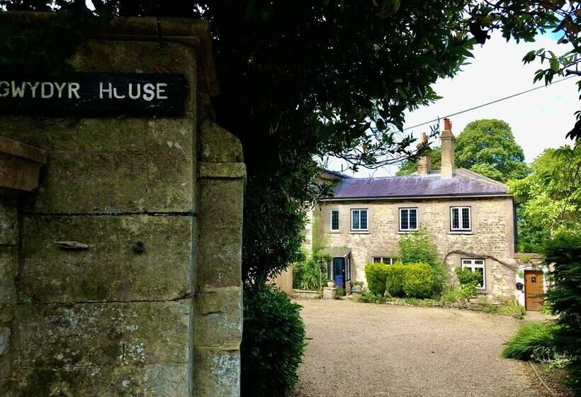 Stone Cottages With Garden And Parking