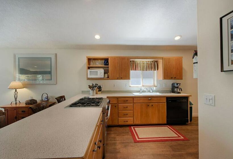 Syringa House By Casago Mccall  Donerightmanagement