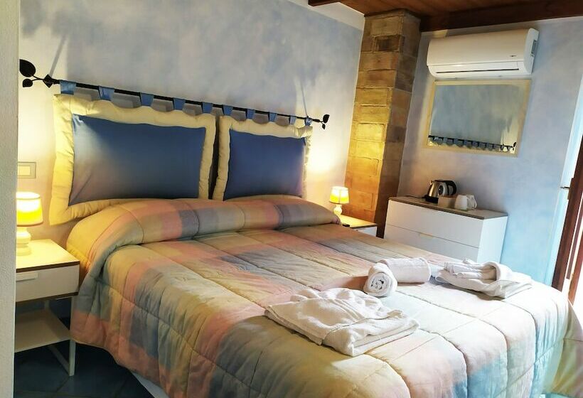 민박 Double Room With Private Bathroom And Breakfast On Request