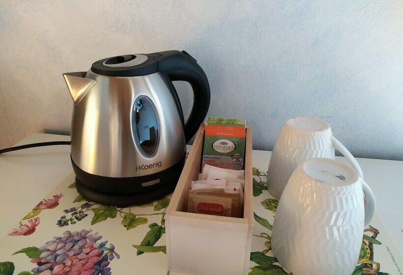 민박 Double Room With Private Bathroom And Breakfast On Request