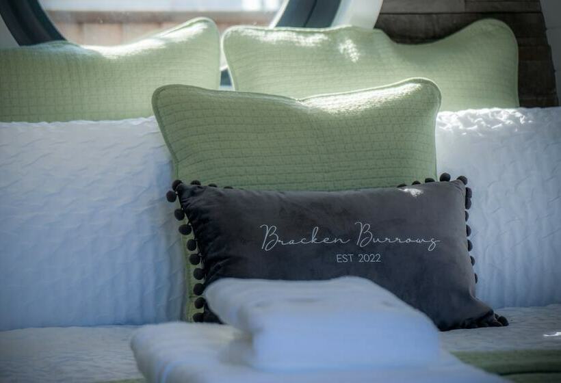 Bracken Burrows   1 Bed Pod   New Hedges