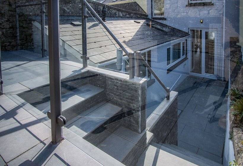 Hawtree Cottage   2 Bed Cottage   Tenby