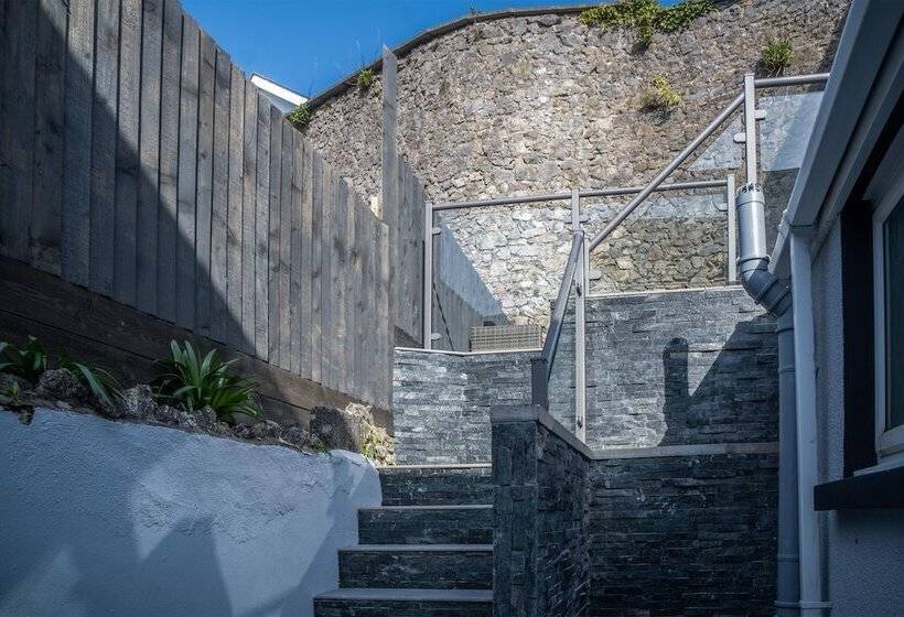 Hawtree Cottage   2 Bed Cottage   Tenby