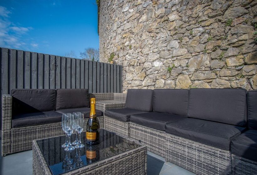 Hawtree Cottage   2 Bed Cottage   Tenby