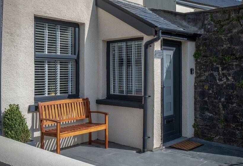 Hawtree Cottage   2 Bed Cottage   Tenby