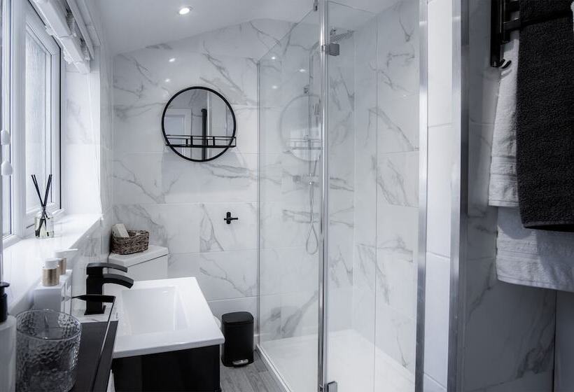 Hawtree Cottage   2 Bed Cottage   Tenby