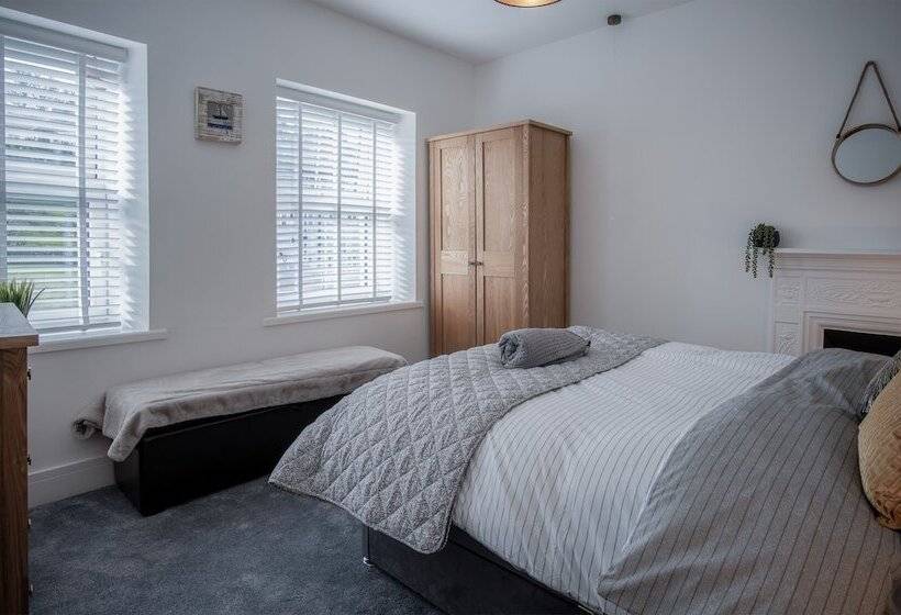 Hawtree Cottage   2 Bed Cottage   Tenby