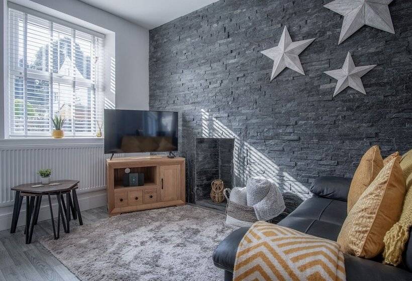 Hawtree Cottage   2 Bed Cottage   Tenby