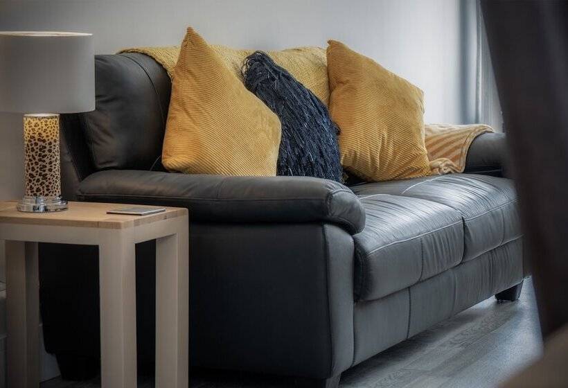 Hawtree Cottage   2 Bed Cottage   Tenby