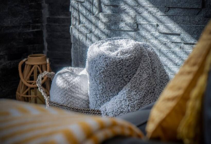 Hawtree Cottage   2 Bed Cottage   Tenby