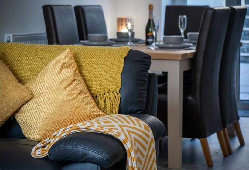 Hawtree Cottage   2 Bed Cottage   Tenby