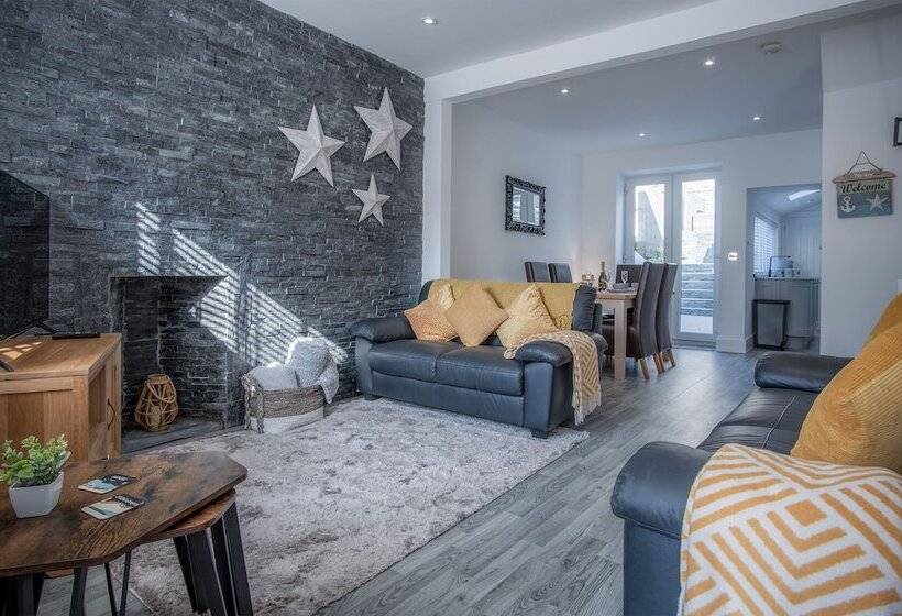 Hawtree Cottage   2 Bed Cottage   Tenby