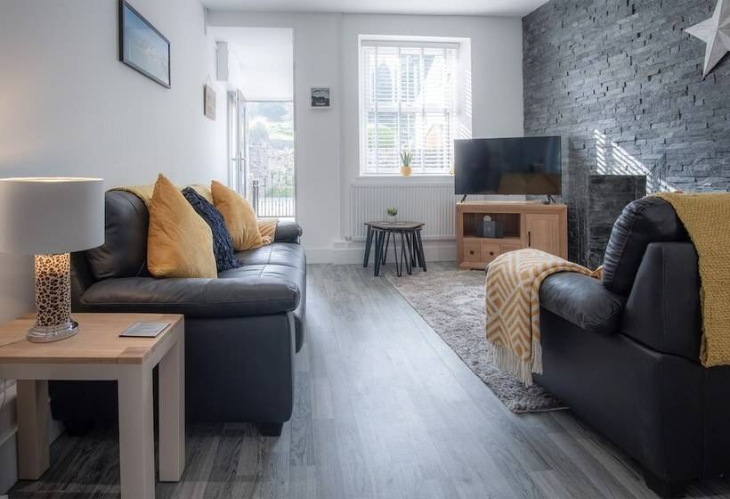 Hawtree Cottage   2 Bed Cottage   Tenby