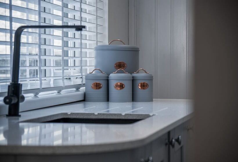 Hawtree Cottage   2 Bed Cottage   Tenby