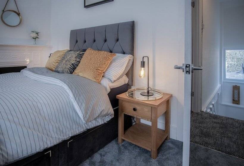 Hawtree Cottage   2 Bed Cottage   Tenby