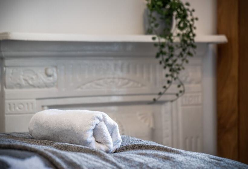 Hawtree Cottage   2 Bed Cottage   Tenby