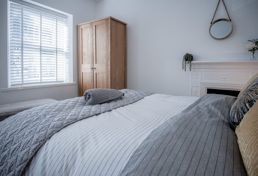 Hawtree Cottage   2 Bed Cottage   Tenby