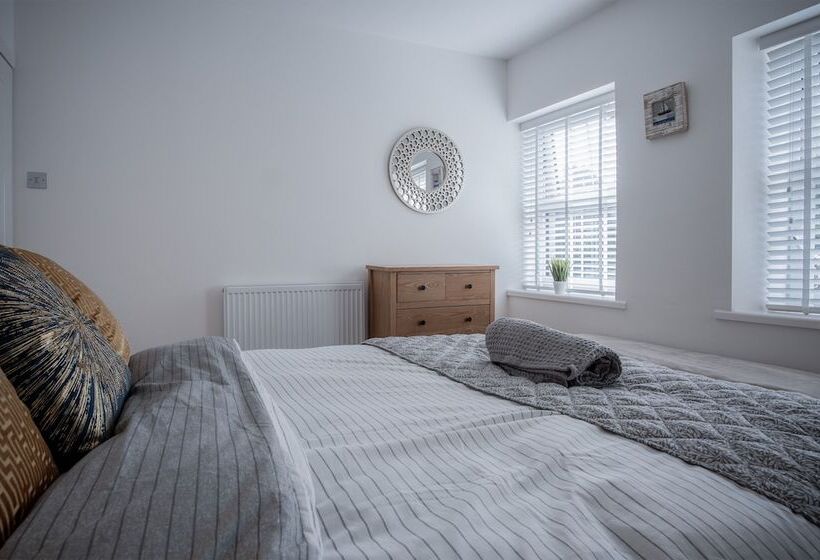 Hawtree Cottage   2 Bed Cottage   Tenby