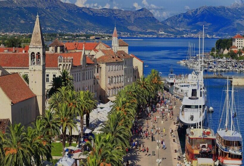 فندق Excellent Double Bed Room With Balcony And Sea View