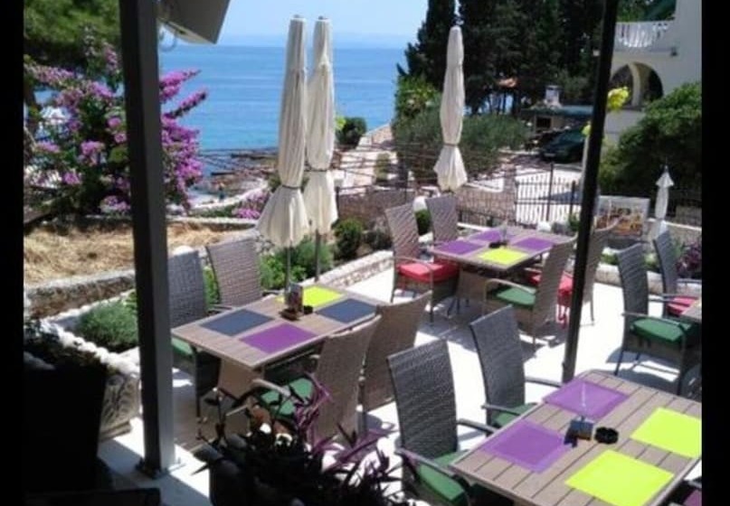 ホテル Lovely Double Bed Room With Balcony And Sea View
