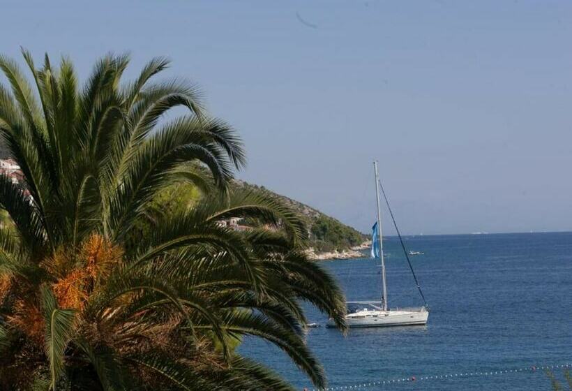 فندق Lovely Double Bed Room With Balcony And Sea View