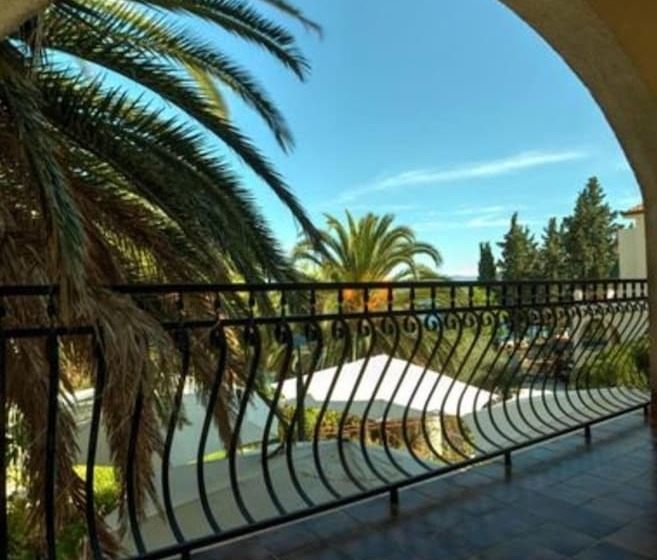 فندق Lovely Double Bed Room With Balcony And Sea View