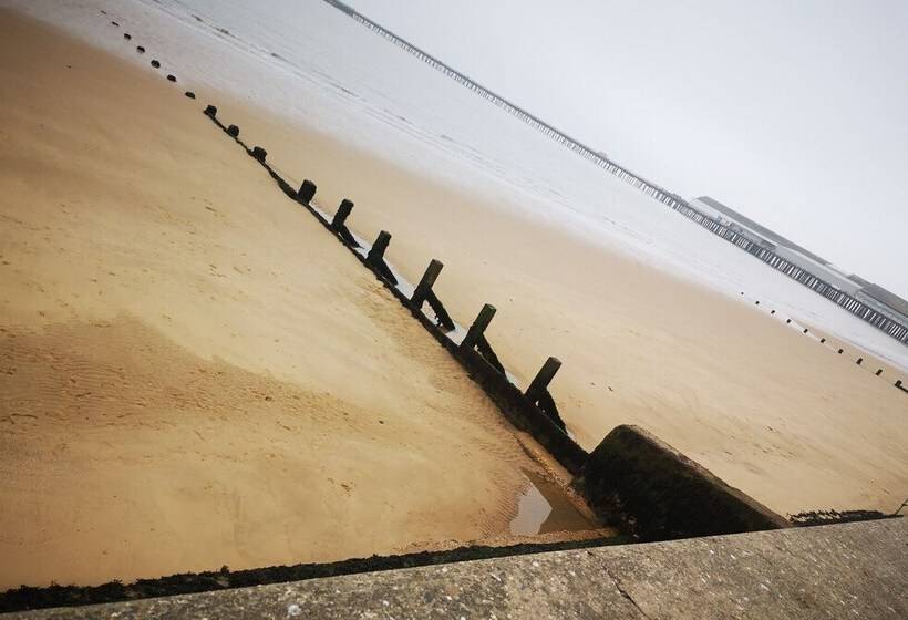 Lovely 2 Bed Caravan In Walton On The Naze