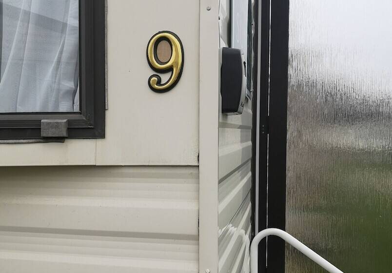 Lovely 2 Bed Caravan In Walton On The Naze