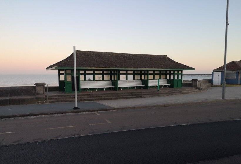 Lovely 2 Bed Caravan In Walton On The Naze