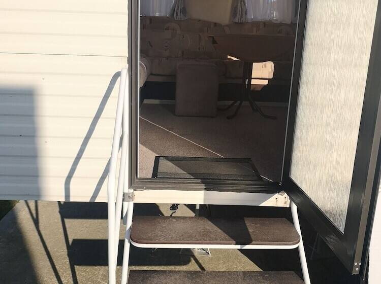 Lovely 2 Bed Caravan In Walton On The Naze