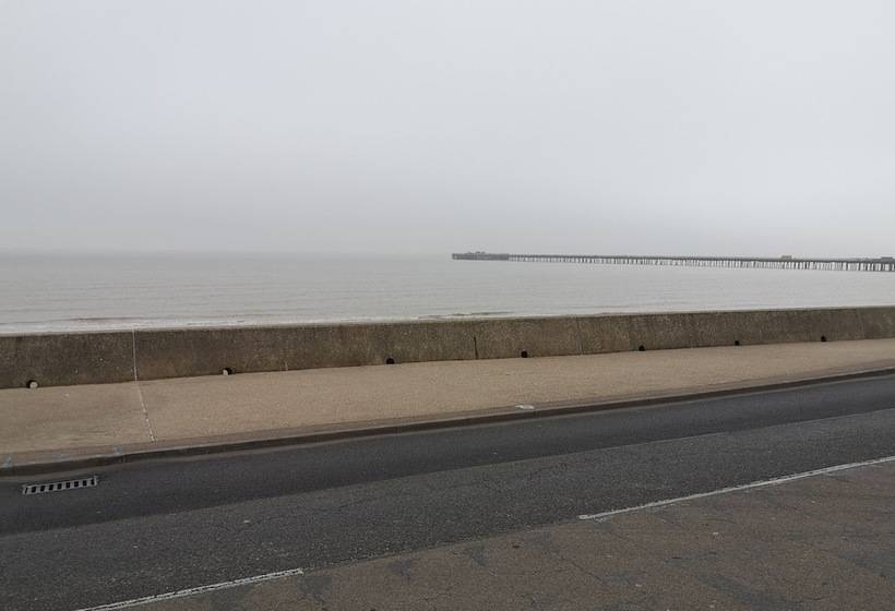 Lovely 2 Bed Caravan In Walton On The Naze